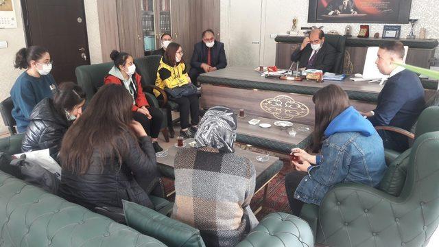 Hakkari’de dereceye girenlere ödülleri verildi