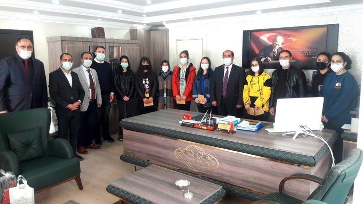 Hakkari’de dereceye girenlere ödülleri verildi G3