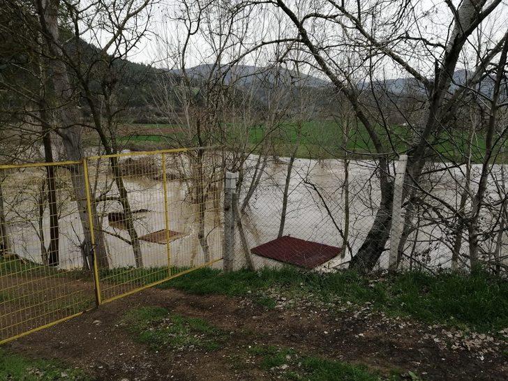 Göksu nehri taştı, tarım arazileri su altında kaldı G2