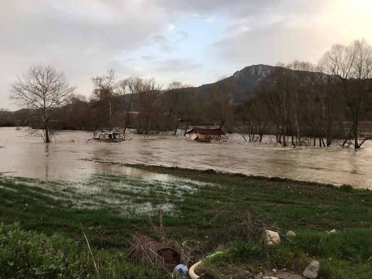 Göksu nehri taştı, tarım arazileri su altında kaldı G3