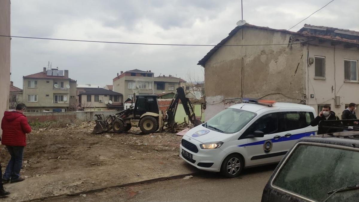 Bursa&rsquo;da izinsiz inşaat yıkımı durduruldu