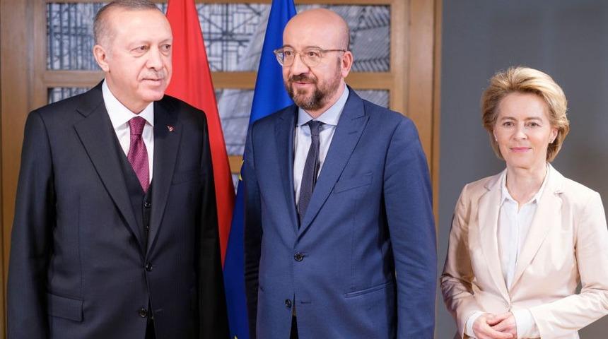 Times: AB yeni g&ouml;&ccedil; dalgasını &ouml;nlemek i&ccedil;in Erdoğan'a daha fazla para teklif etti