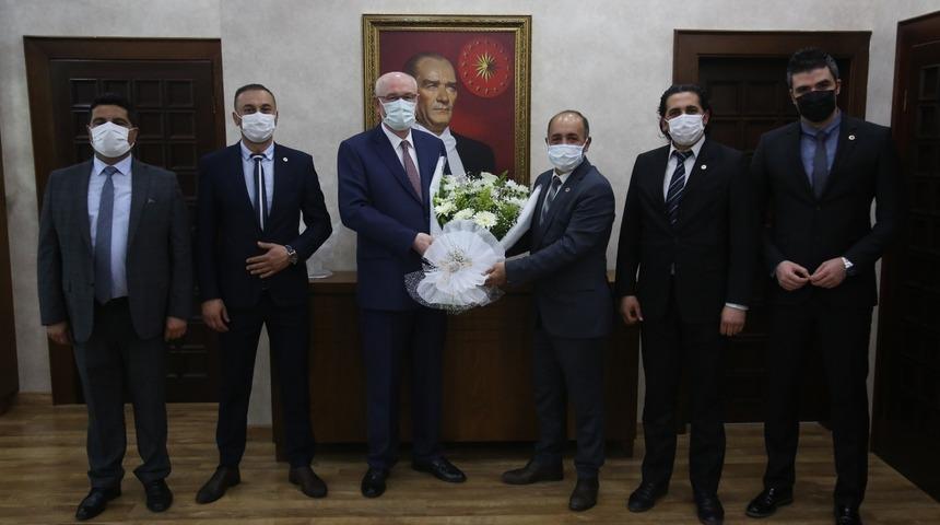 Başkan Kurt, Belediye-İş&rsquo;in yeni y&ouml;neticileri ile bir araya geldi