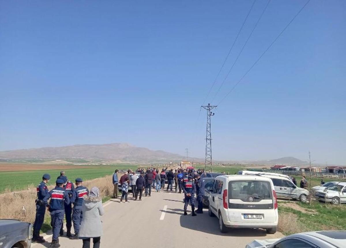 Başkent&rsquo;te ka&ccedil;ak hobi bah&ccedil;elerinin yıkımında gerginlik