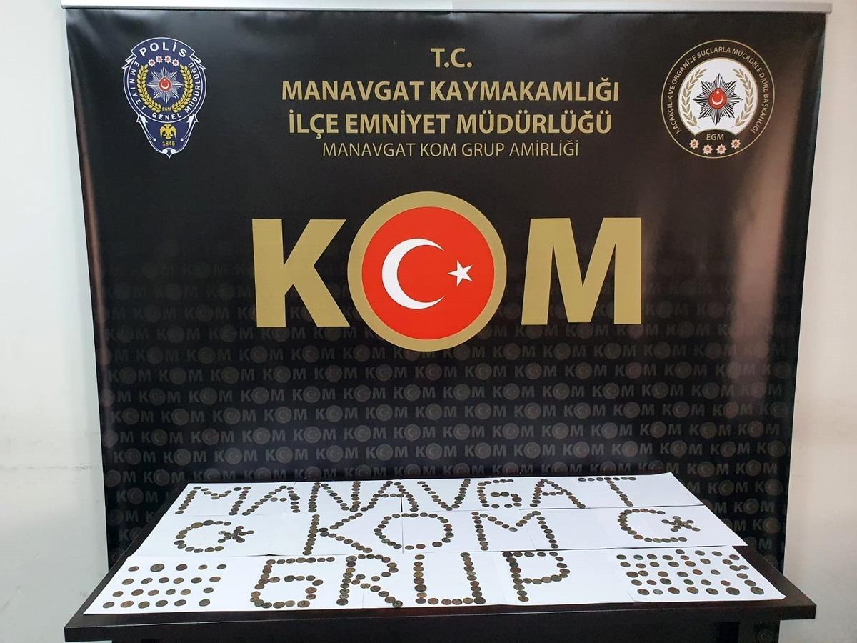 Antalya&rsquo;da Bizans ve Roma d&ouml;nemlerine ait 440 adet sikke ele ge&ccedil;irildi