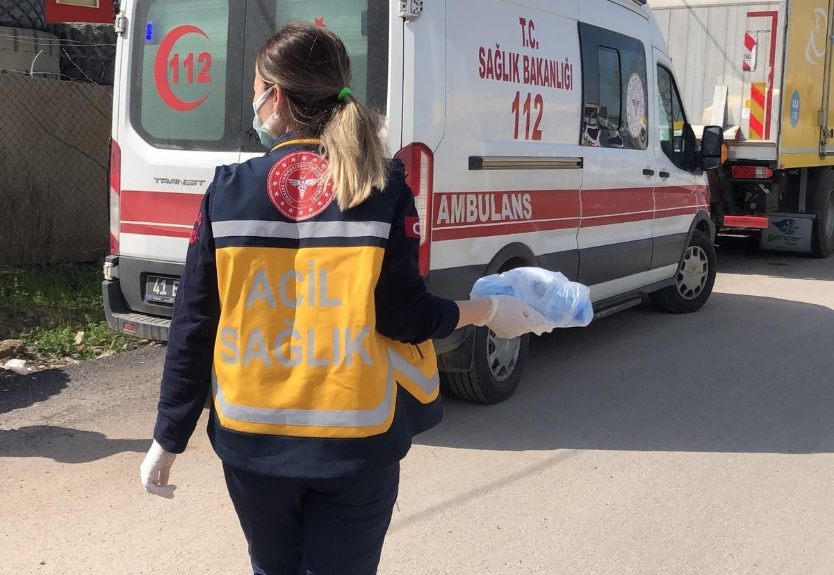 &Ouml;nce kendi sonra kopan parmakları hastaneye gitti