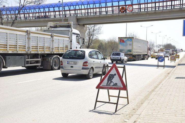 Yol çalışması kilometrelerce araç kuyruğuna sebep oldu G1