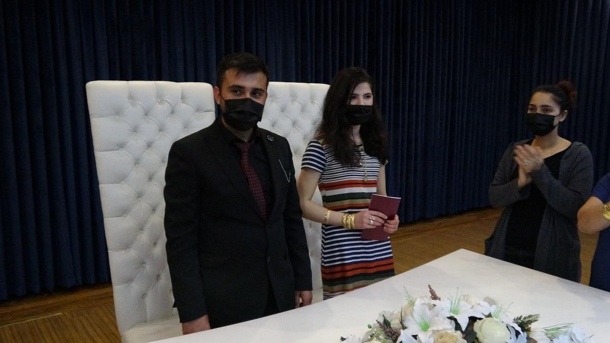 Evi yandı, gelinliğini giyemedi