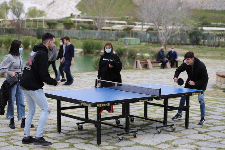 Gelin damat Pamukkale’de masa tenisinde yarıştı G5