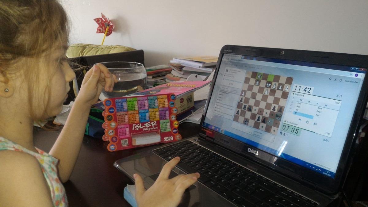 Salihli&rsquo;de online satran&ccedil; maratonu başladı