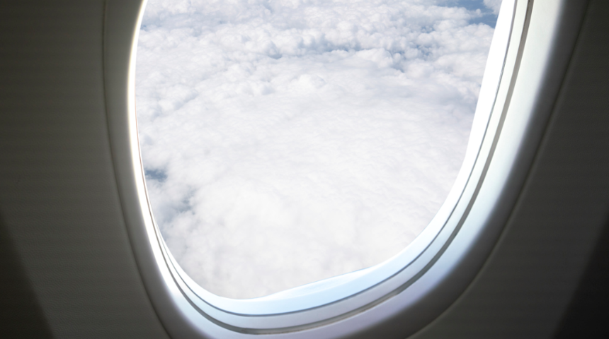 Kabin ekibinin sırları: Asla uçak camına yaslanmayın hatta orada oturmayın!