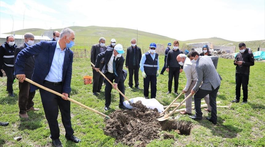 Tuşba Belediyesinden &lsquo;Model Ceviz-Badem Bah&ccedil;esi&rsquo; projesi