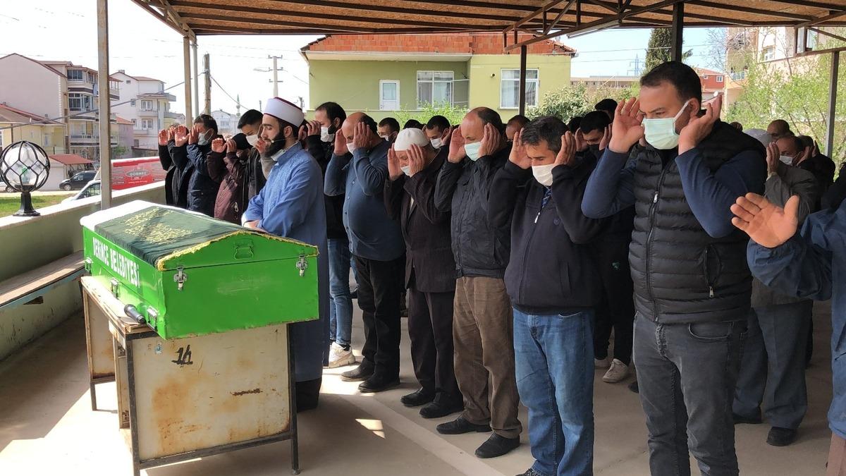 Babasına yardım etmek i&ccedil;in &ccedil;ıktığı &ccedil;atıdan d&uuml;şerek &ouml;len gen&ccedil; toprağa verildi