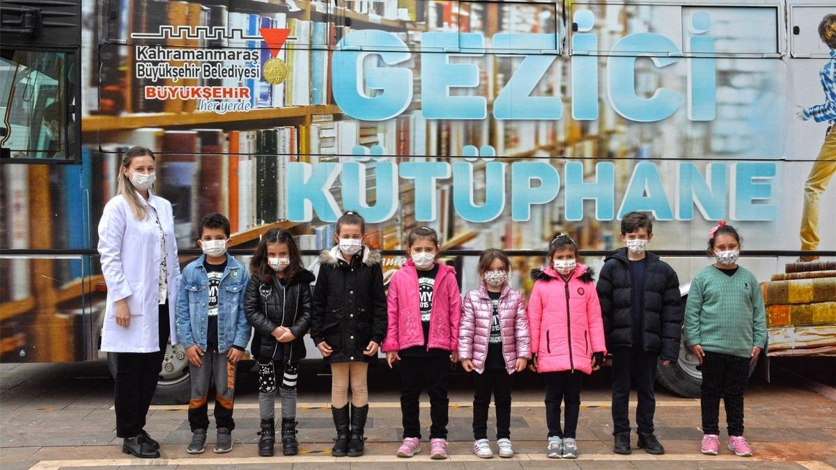 Gezici k&uuml;t&uuml;phane okuma yolculuğunda