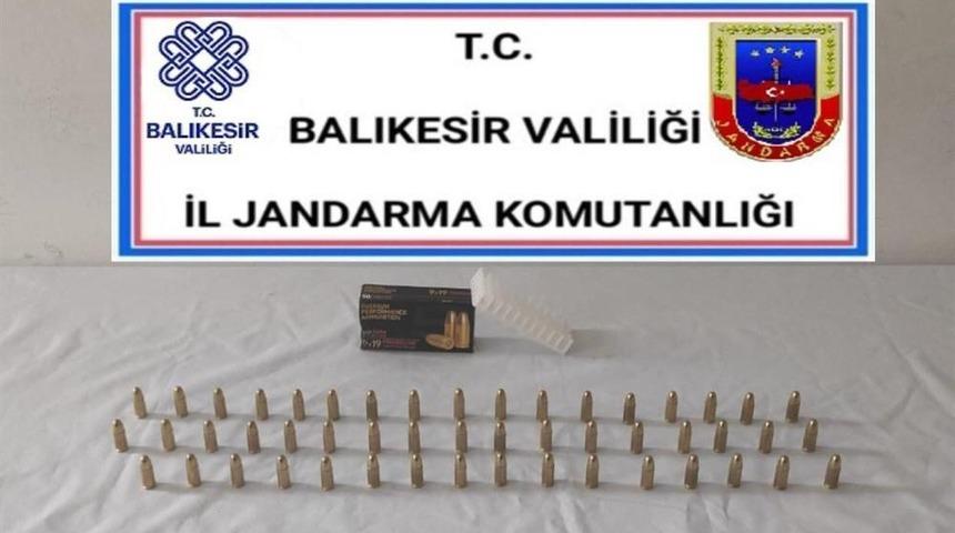 Balıkesir’de jandarmadan 18 aranan şahsa gözaltı