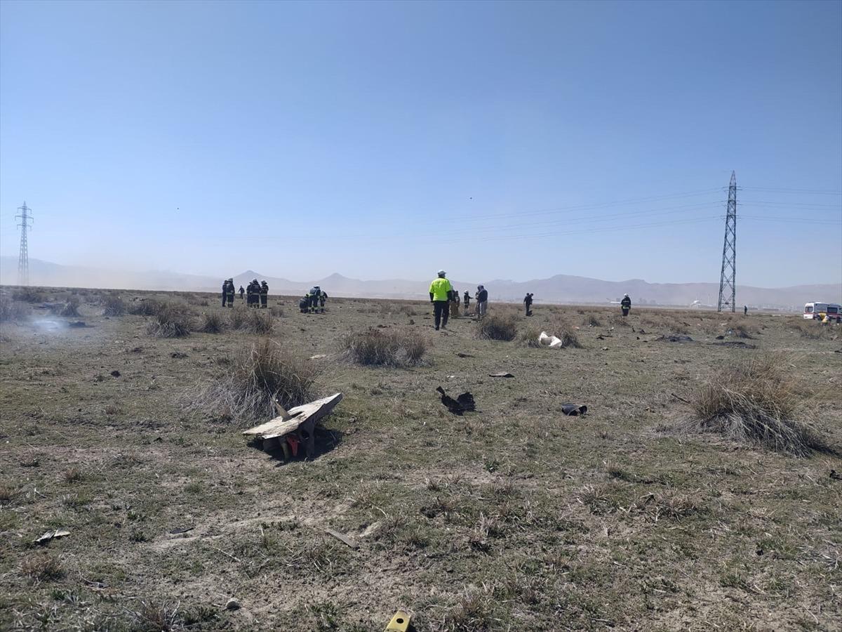 Konya'nın merkez Karatay il&ccedil;esinde g&ouml;steri u&ccedil;ağı d&uuml;şt&uuml;, olay yerine sağlık ve itfaiye ekipleri sevk edildi.