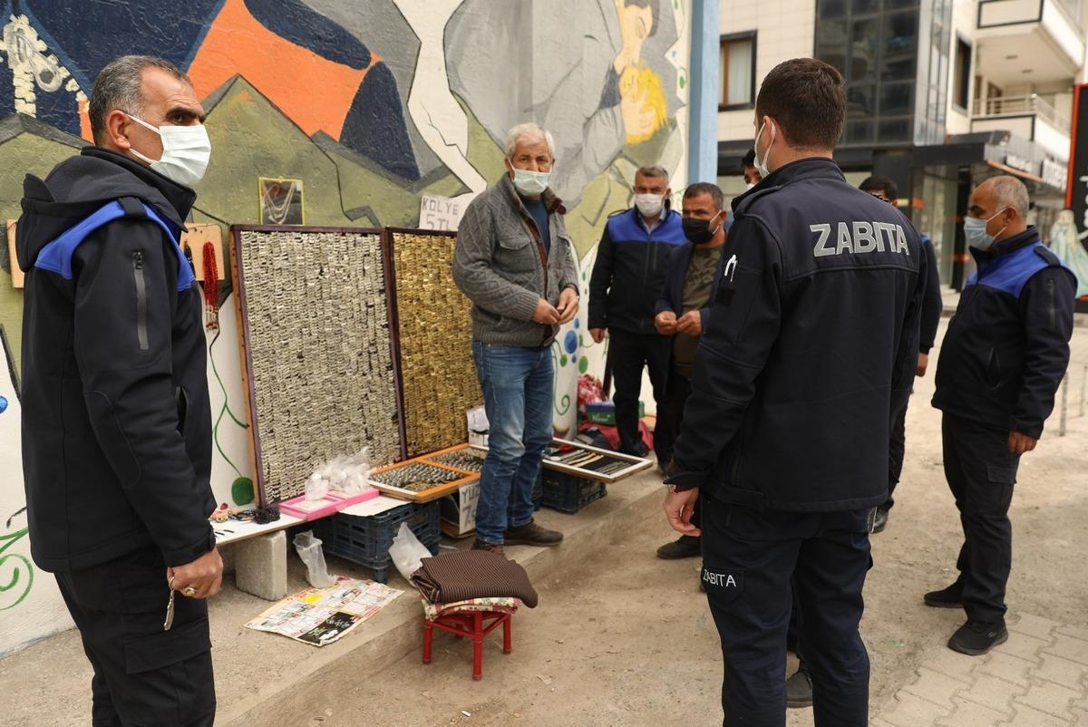 Diyarbakır&rsquo;da zabıta ekipleri kaldırım işgallerine son veriyor