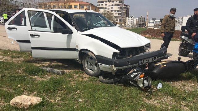 Motosiklet ile otomobil çarpıştı: 1 yaralı