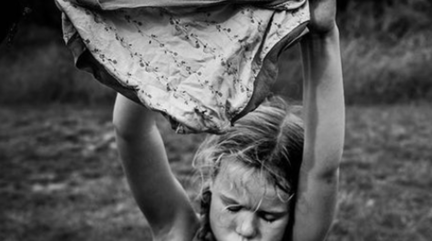 Elektronik alet olmadan yaşayan fotoğrafçı Niki Boon, çocuklarını doğada yetiştiriyor