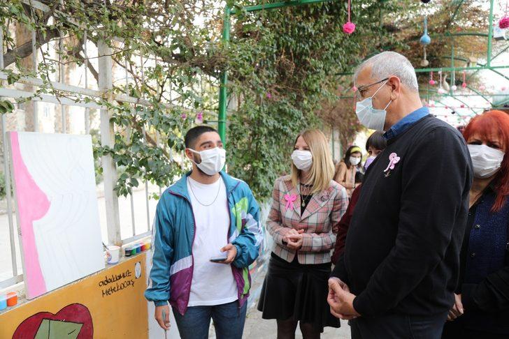 Ağaçlara ponpon asarak kanserde erken teşhise dikkat çektiler G4