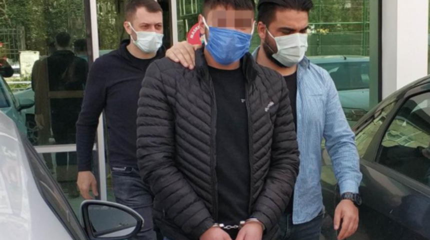 Polisi g&ouml;r&uuml;p GBT yaptırdı, hapis cezası &ccedil;ıkınca tutuklandı