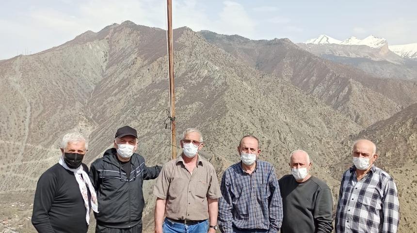 Ku&ccedil;uret dağı şehitler tepesine Bayrak diktiler