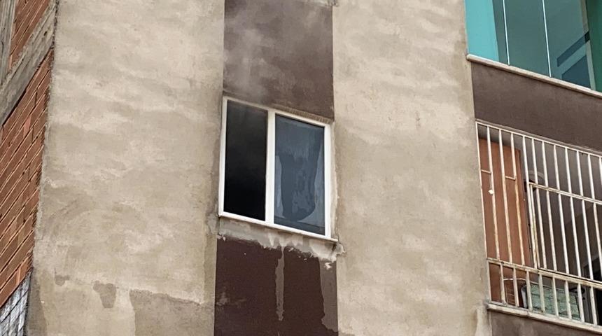Madde bağımlısı genç, odasını ateşe verdi