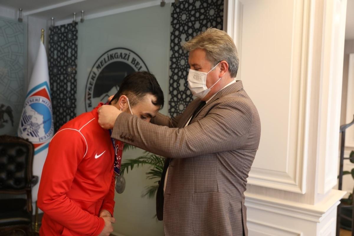 Avrupa ikincisi milli halterci Melikgazi&rsquo;de