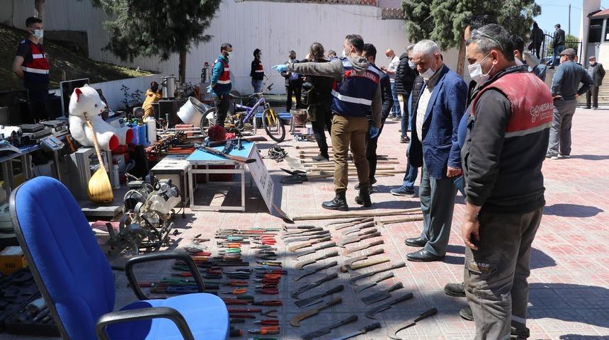 Güvenlik kamerasıyla koruduğu evinden iki kamyonet çalıntı eşya çıktı