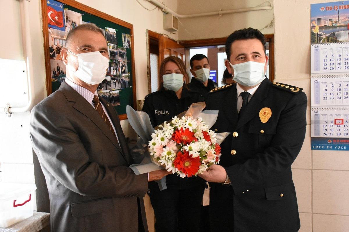 M&uuml;d&uuml;r Onar, Polis Emeklileri Derneği&rsquo;ni ziyaret etti.