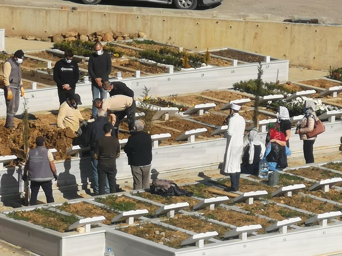 Avukatlık b&uuml;rosundaki silahlı saldırıda &ouml;len kişi toprağa verildi