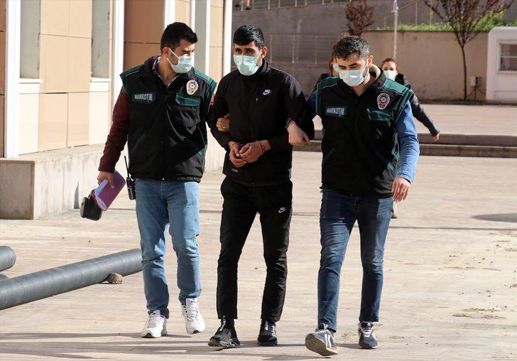 Cips paketinde uyuşturucu sevk etmek isterken Manisa'daki terminalde yakalanan 2 şüpheli, tutuklandı G1