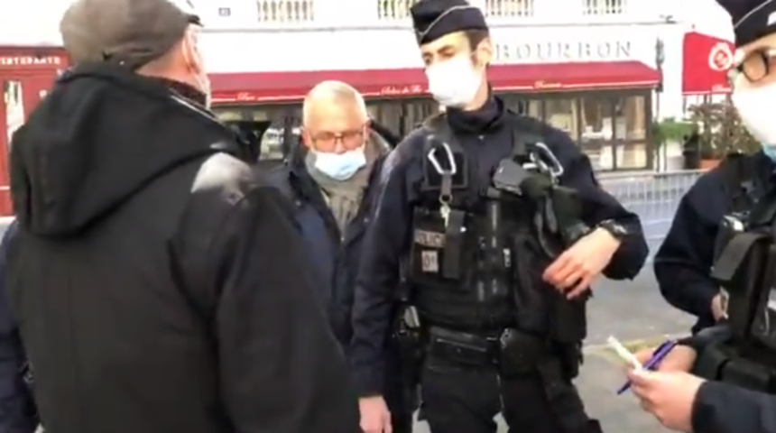 Fransa'da polis muhalif milletvekilinin meclise girmesini engelledi