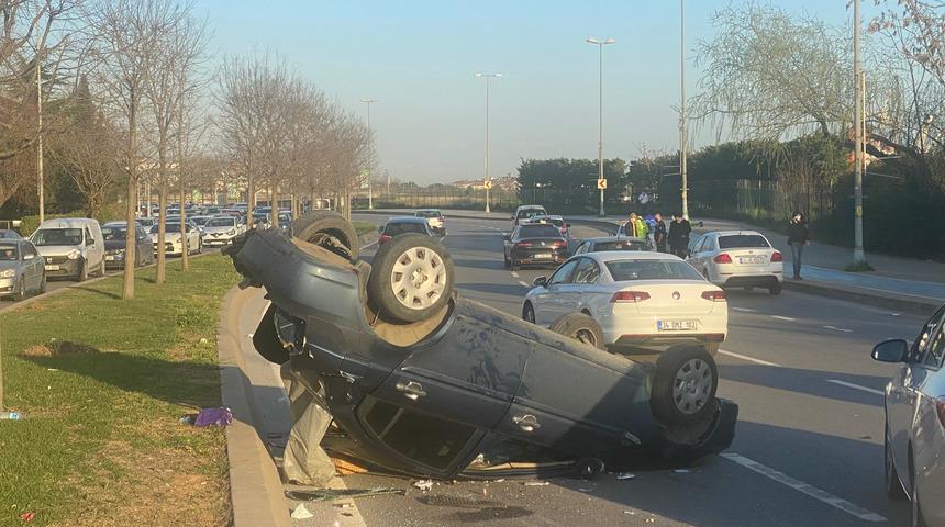 Park edilirken arkadan gelen aracın çarptığı otomobil takla attı