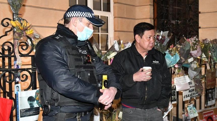 Myanmar'ın İngiltere B&uuml;y&uuml;kel&ccedil;isi, el&ccedil;iliğe girişine izin verilmediğini s&ouml;yledi: 'Londra'da darbe yapıldı'