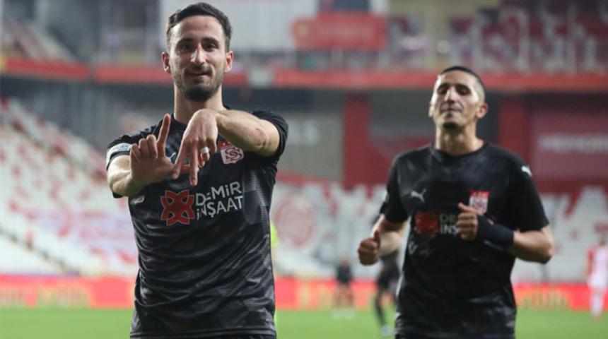 Sivasspor'da Erdoğan Yeşilyurt, gol sayısını 3 yaptı