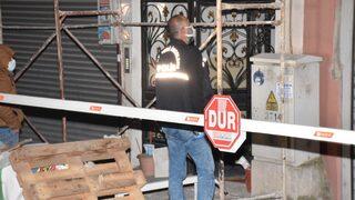 Eski sevgilisinin oğlundan kaçarken balkondan düşüp ağır yaralandı