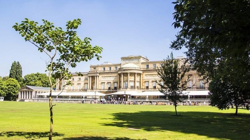 Kraliçe, Buckingham Sarayı’nın bahçesini halka açıyor