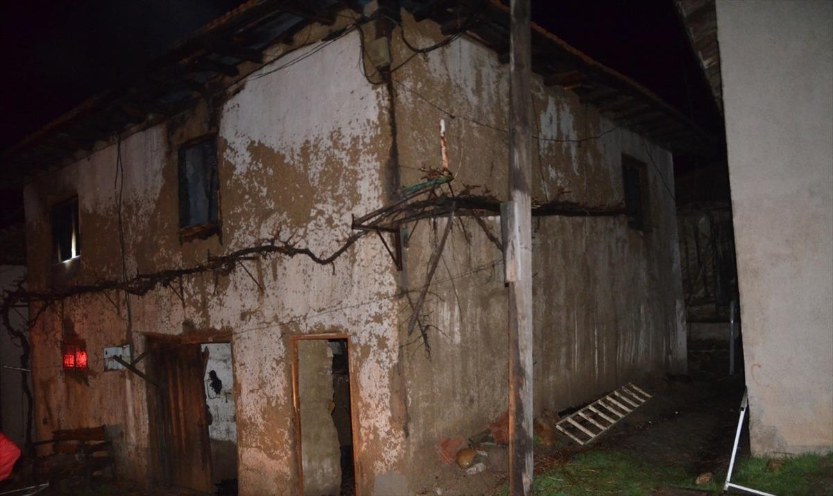 K&uuml;tahya'da evde &ccedil;ıkan yangında yalnız yaşayan kadın hayatını kaybetti