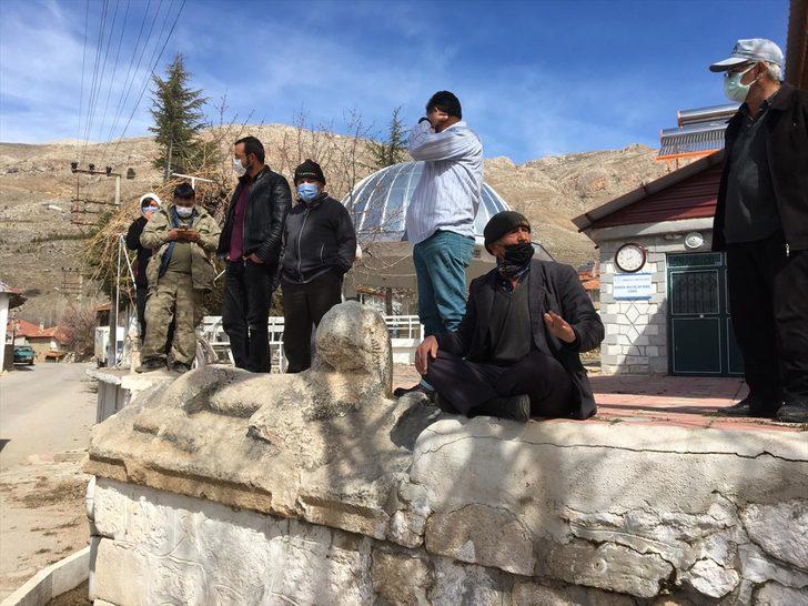 Antalya'da çeşme, ev ve duvarlara yerleştirilen arkeolojik eserlerin müzeye taşınmasında gerginlik G2