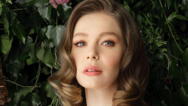 Camdaki Kız hangi kitaptan uyarlandı?   Camdaki Kız kimin kitabı? 