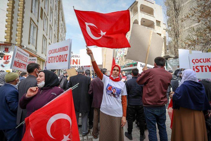 Diyarbakır annelerinden çocukları dağa kaçırılan Vanlı ailelere destek G3