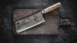 Vahşetin böylesi: Vücudu parmaparça oldu! Elindeki satırla eşine saldırmış