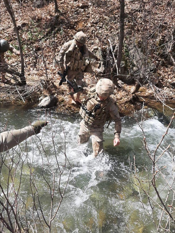 Eren-7 Mercan Munzur Operasyonu'nda teröristlere ait 4 sığınak imha edildi G1