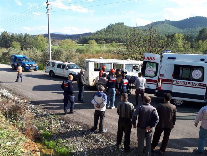Muğla'da mezarlık duvarına çarpan minibüste 2 kişi yaralandı G2