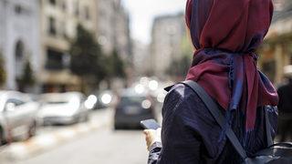 Fransa'da başörtülü gazeteciye 'ırkçı' ölüm tehdidi