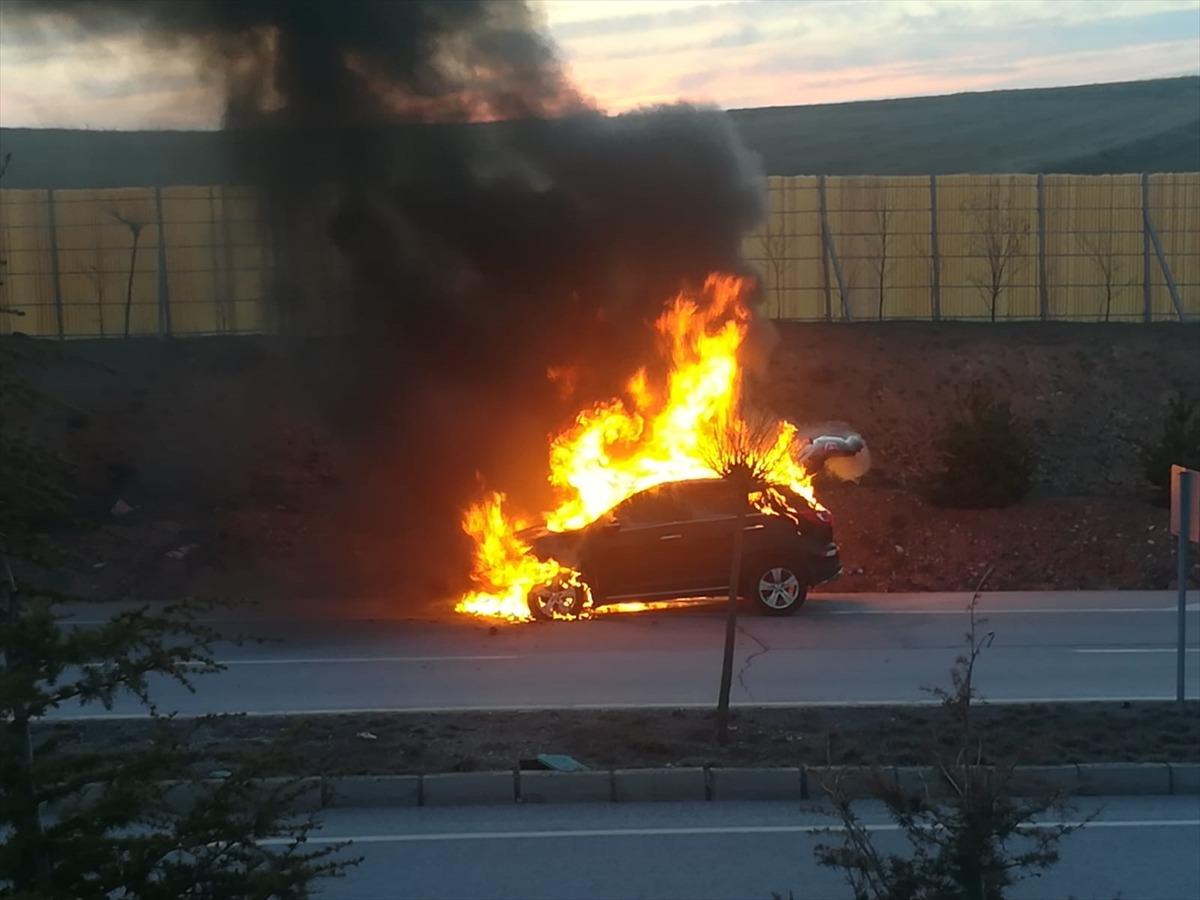 Sivas'ta hareket halindeki cipte &ccedil;ıkan yangın s&ouml;nd&uuml;r&uuml;ld&uuml;