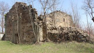 'Pes' dedirten görüntü! Samsun'da defineciler, tarihi kiliseyi talan etti