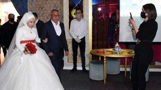 KKTC'de damatsız düğün! Online olarak katıldı