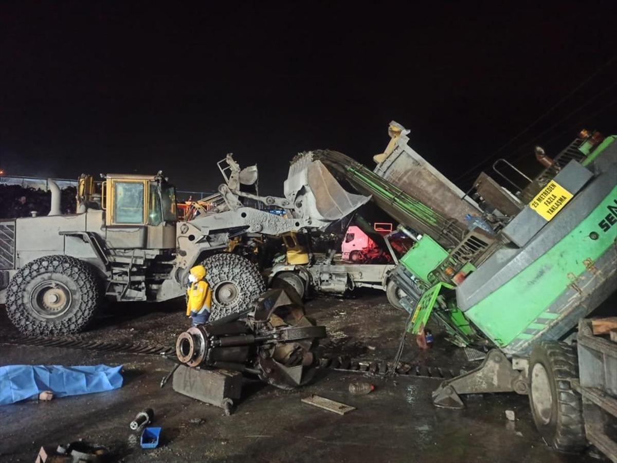 Bartın'da demir &ccedil;elik fabrikasında &uuml;zerine vin&ccedil; devrilen kamyonun s&uuml;r&uuml;c&uuml;s&uuml; &ouml;ld&uuml;